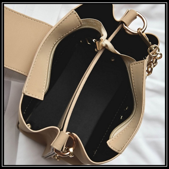 NEW CITY Metal Chain Crossbody Bag - Picture 5 of 8
